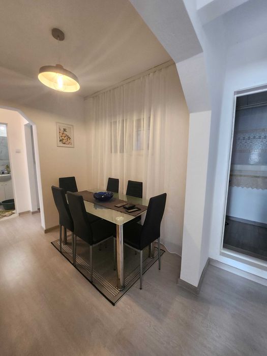 Închiriez apartament