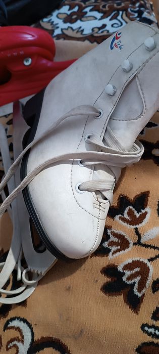 Дарю коньки детские