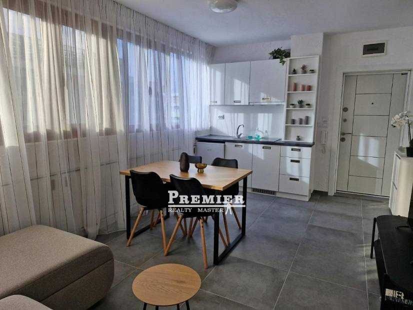 Продава се Двустаен апартамент в к.к. Слънчев бряг - 61 кв.м за 1558 €/кв.м - Снимка #3