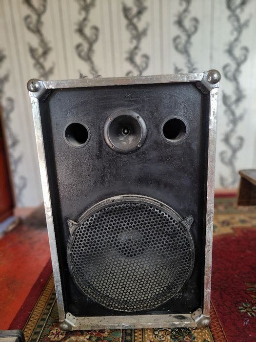 Дискет : аппарат и два колонка