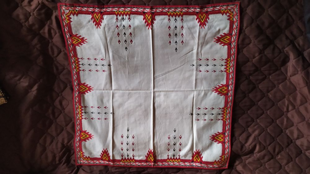 Продавам 19  покривки за маса