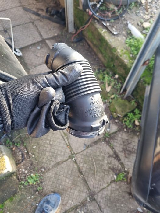 Маркуч за турбо за Ауди А6 Ц6 4Ф 3.0 тди 224,233, 2.7 тди 180 кс