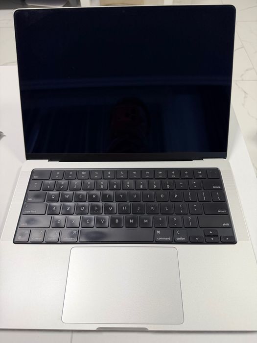 Продавам MacBook Pro M1 Pro 14’