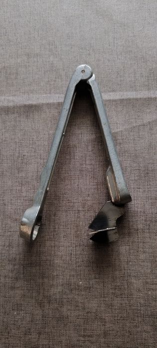 Уред за вадене на костилки от сливи

Материал: неръждаема стомана

Про