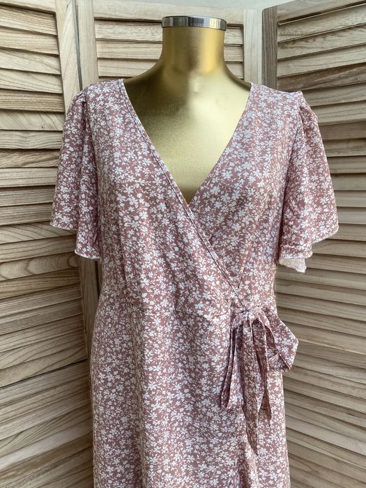 Rochie roz pudrat cu volănașe