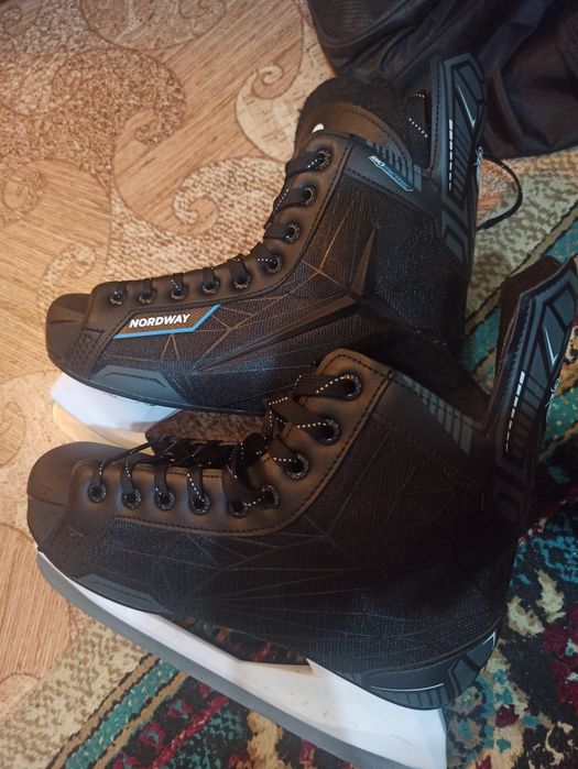 Коньки 2 раза только надел  цена 16000 взял за 28 тысяч