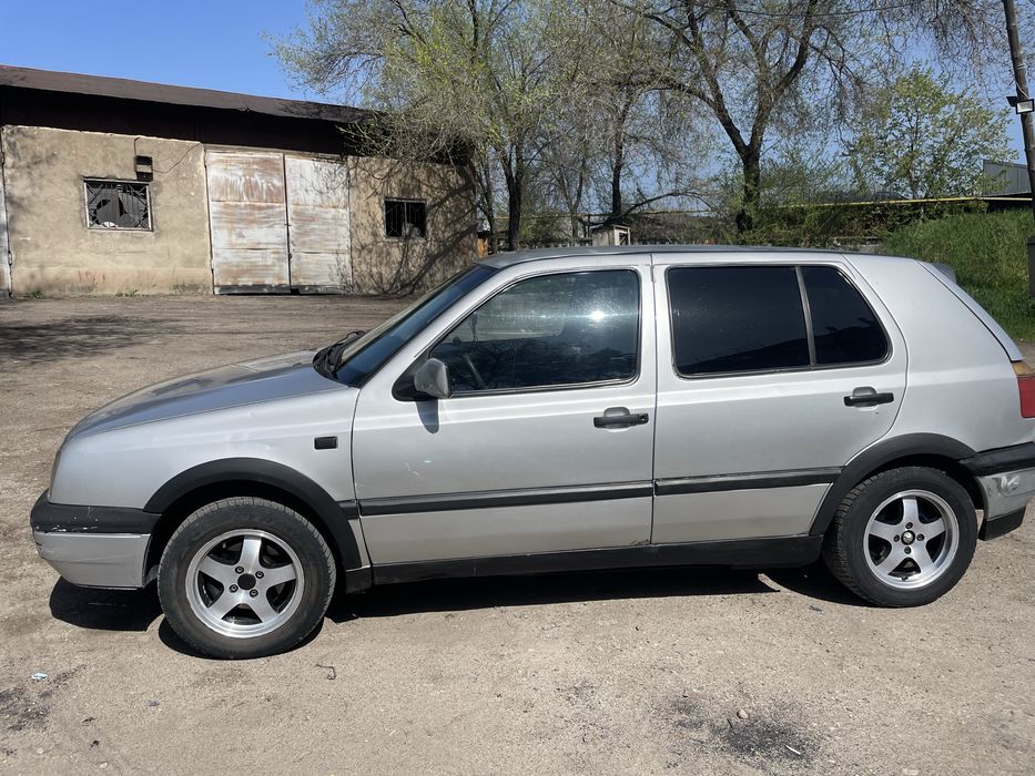 Продам срочно гольф 3