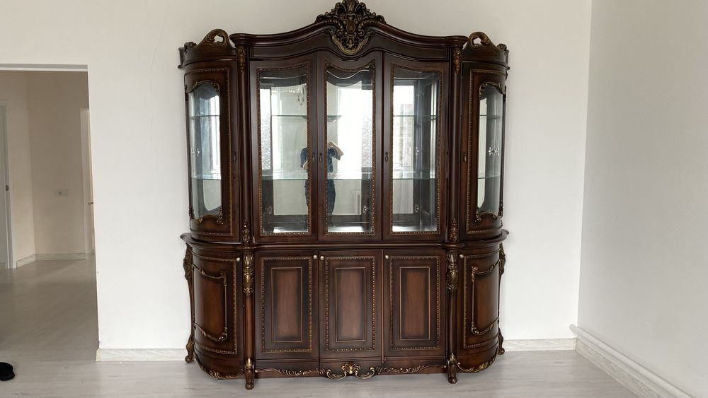 продам сервант срочно