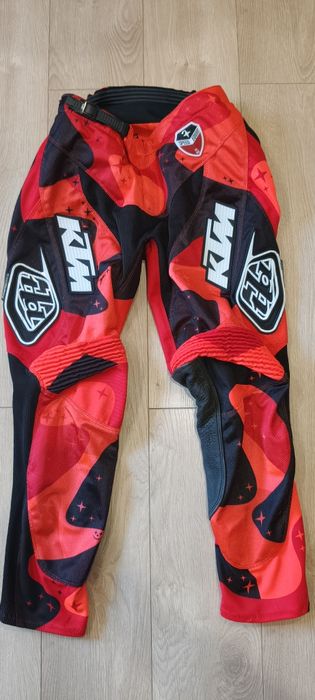 Мото екипировка различни модели