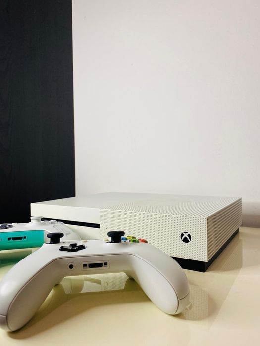 Xbox one S 1TB .