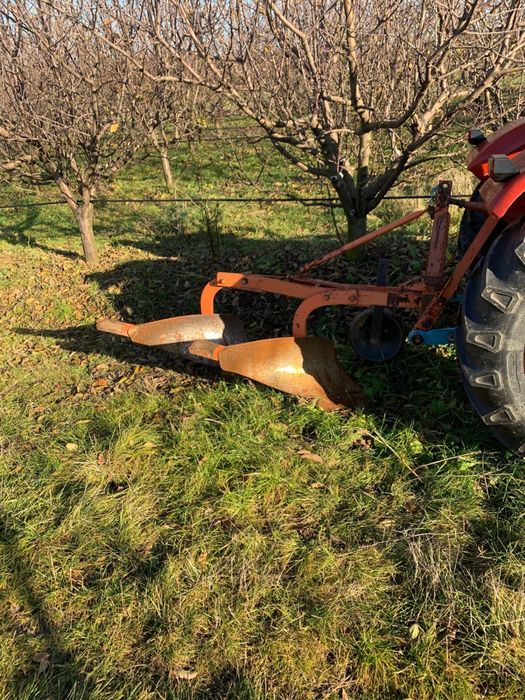 Tractor 445 cu cupă nouă, plug 2 brazde 10 500€ negociabil