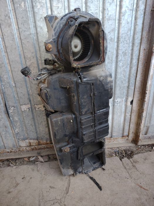 Стекло заднее на Делика булка