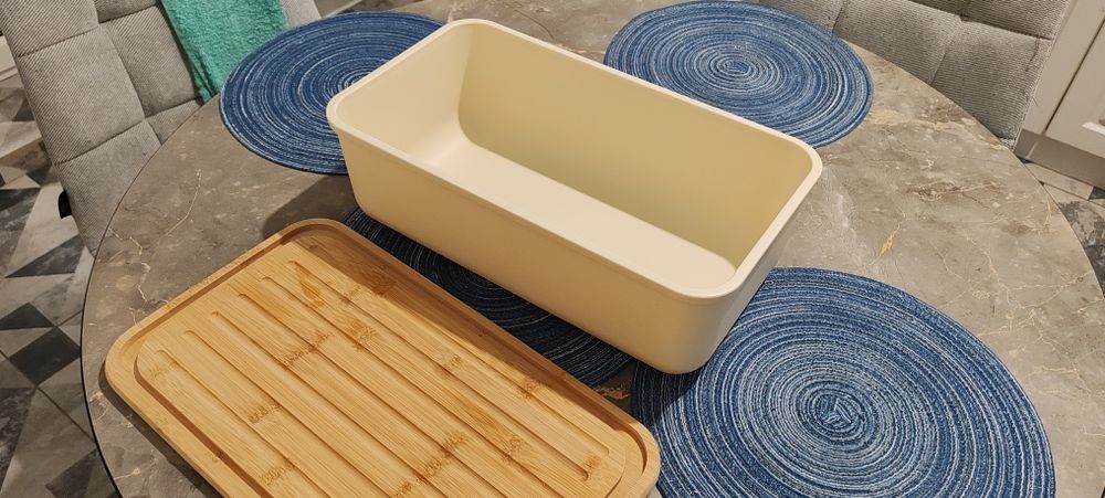 Хлебница продаю новая