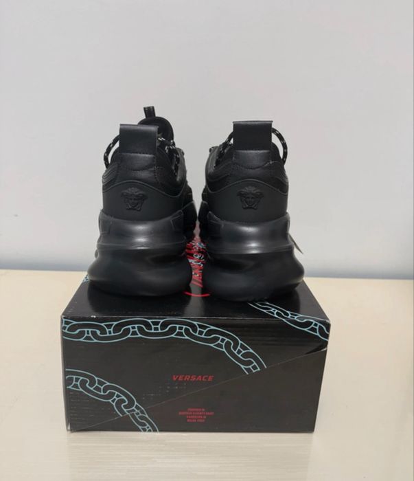 Versace chain reaction