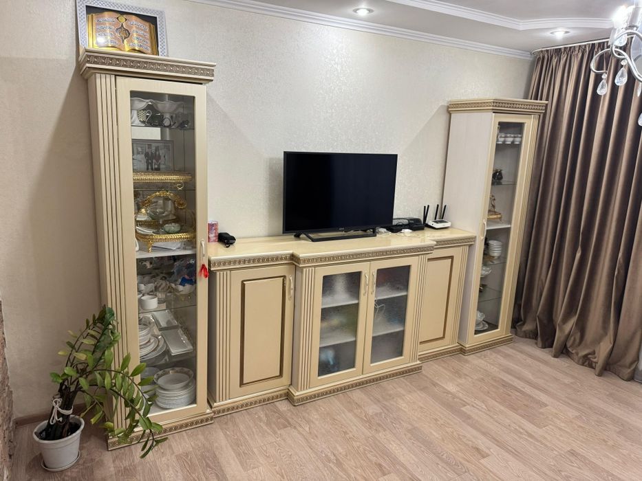 Продам гостиную стенку