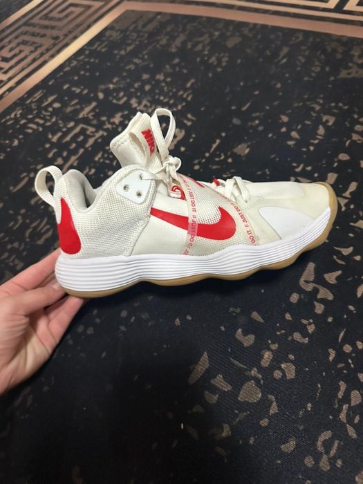 Профессиональные кроссовки для волейбола