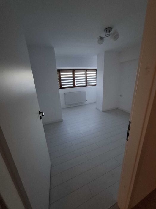 Apartament cu 3 camere la Blocul Turn