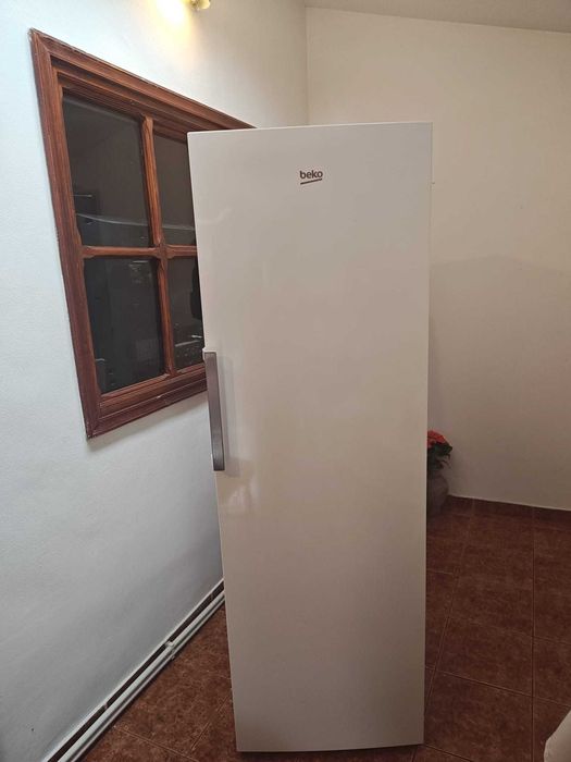 Congelator Vertical Beko - Ca Nou, Spațios, Dimensiuni Generoase