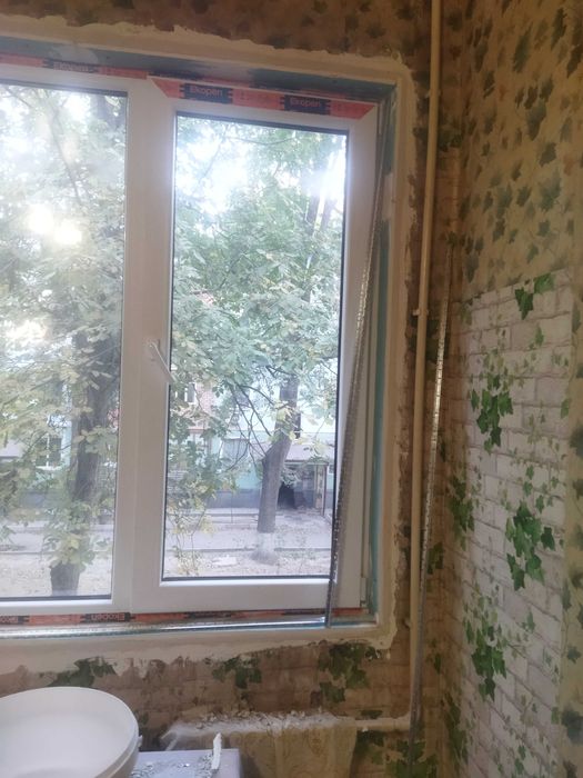 Отделка откосов после установки окон и дверей -демонтаж старых.