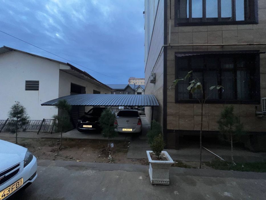 4/1/9 новостройка уй подвали билан сотилади. 98+ 80 м кв подваль