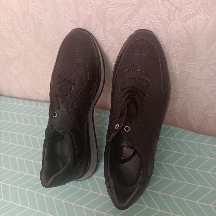 Мужские кожаные кросовки 40 размер