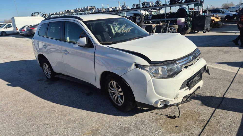 Mitsubishi Outlander 2014г 2.2DI-D 4x4-на части