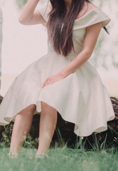 Rochie de doamne de petrecere alba. Marimea:S