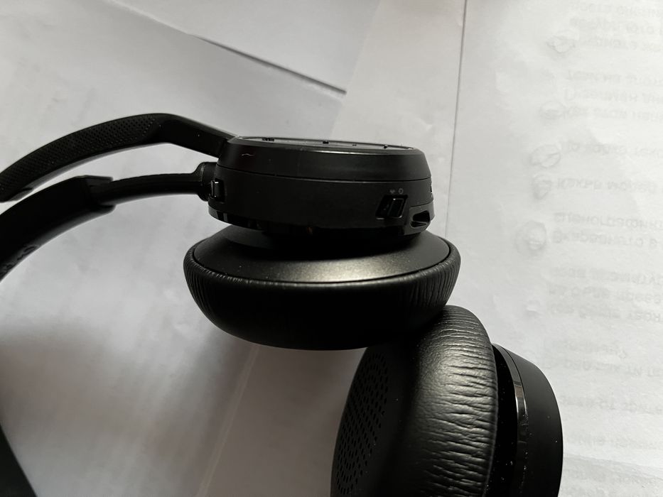 Слушалки Plantronics Voyager Focus 2