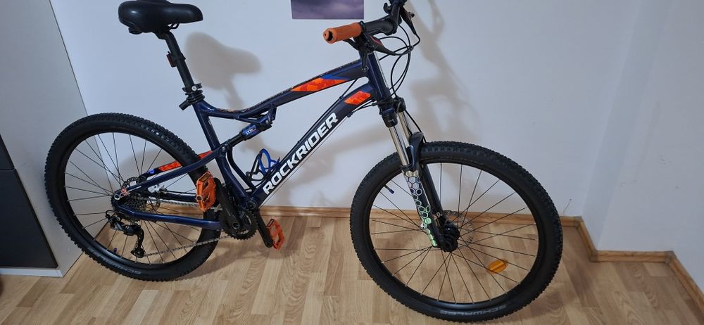 Bicicleta full suspension