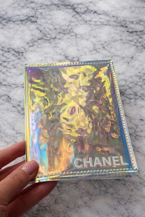 холограмна подвързия за паспорт на шанел chanel нова калъф шарен топ