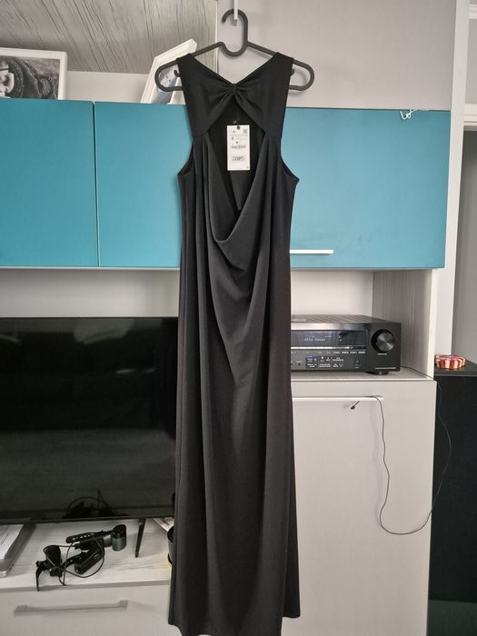 Rochie neagra drapata Zara noua etichetă Măsura S spate gol