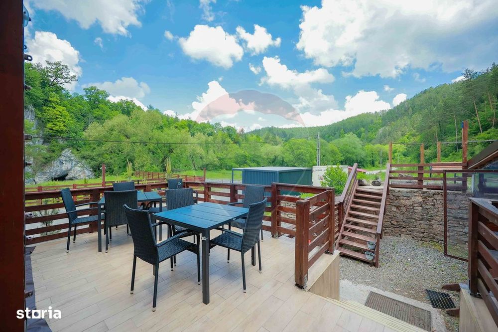 Pensiune cu 6 camere și restaurant de vânzare în Șuncuiuș
