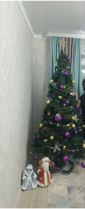 Продам ёлку с игрушками