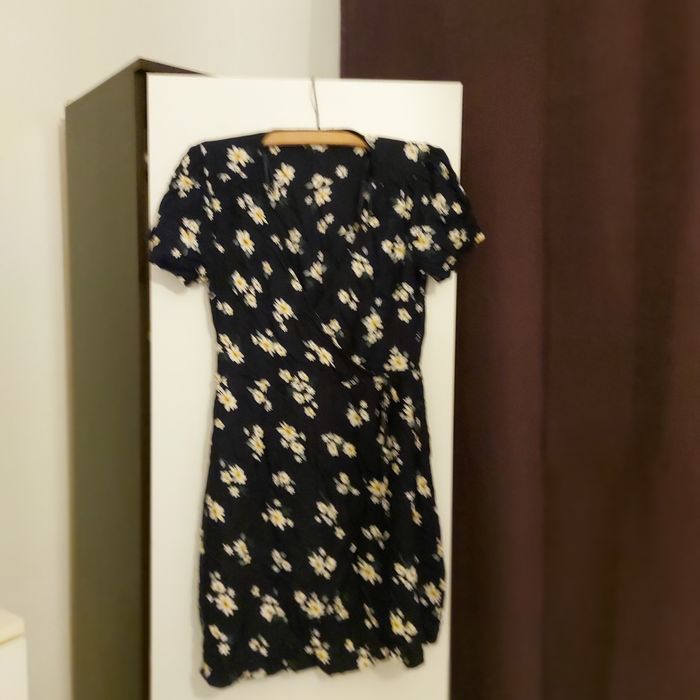 Vind rochie marimea 38.