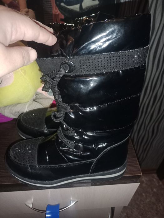 Продам зимние новые сапоги