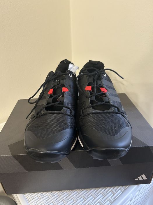 Новые кроссовки -ADIDAS- 40 размер.