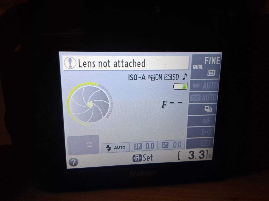 Nikon D3200 + 18–55mm VR | Stare foarte bună | Ideal pentru începători