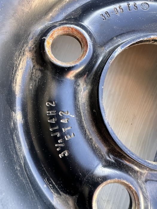 Продавам резервна джанта ( патерица)-2 бр