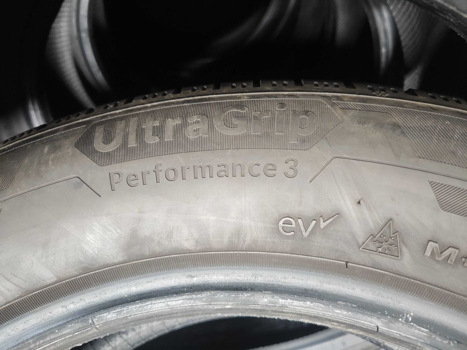2бр.зимни гуми 215/65/17 Goodyear