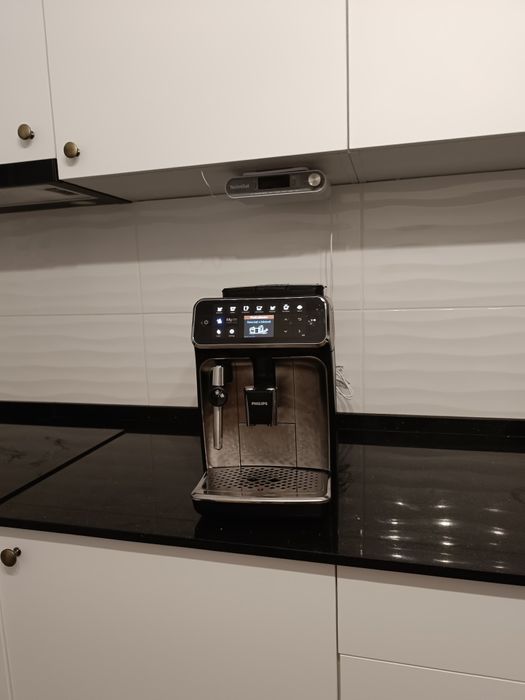 Vând espressor automat PHILLIPS seria 4300