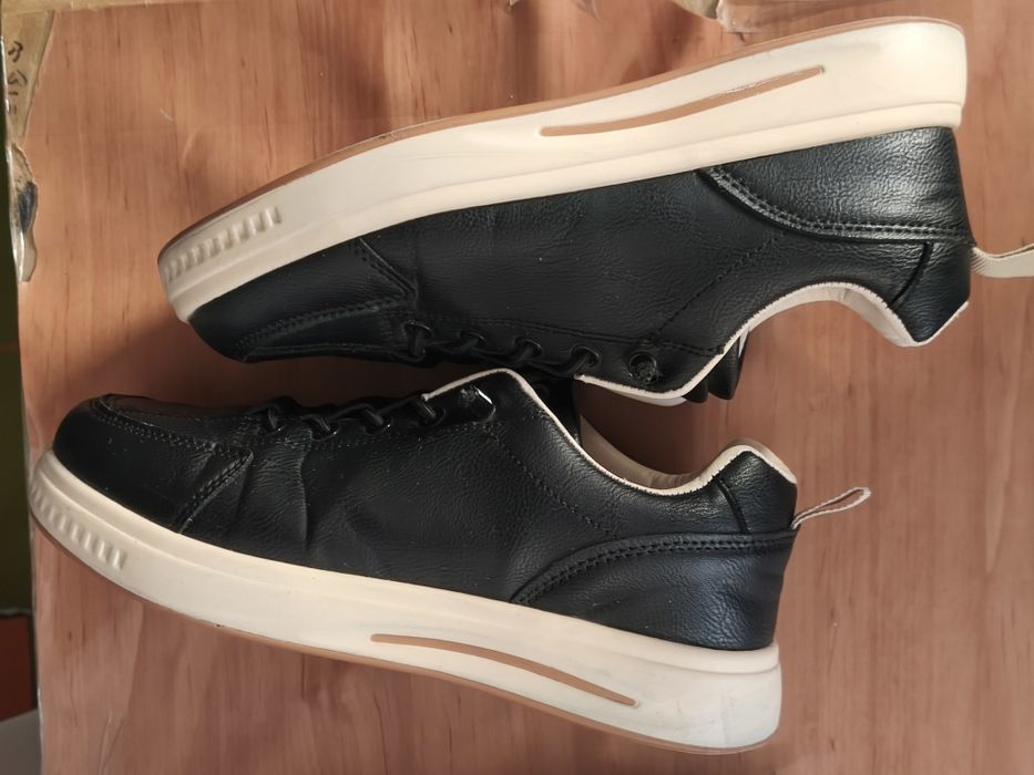 Мужские чёрные кроссовки