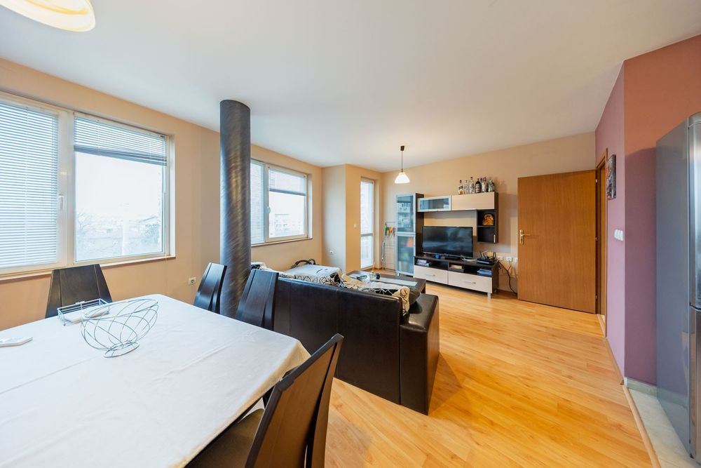 Продава се Тристаен апартамент в Плевен, Широк център - 100 кв.м за 842 €/кв.м - Снимка #2