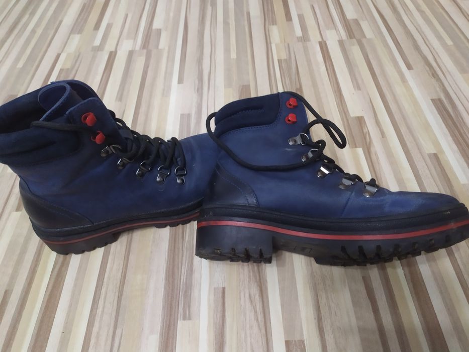 Vând bocanci din piele