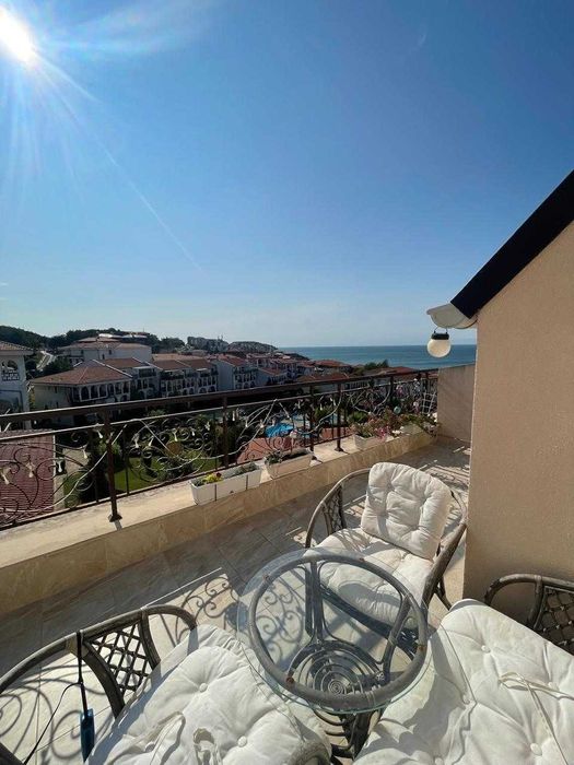 Тристаен апартамент с невероятна морска гледка в Свети Влас