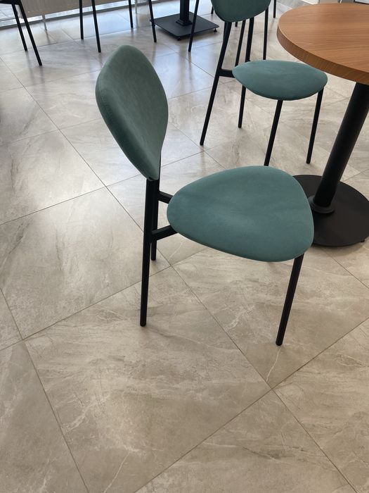 Продам столы и стулья в отличном состоНии