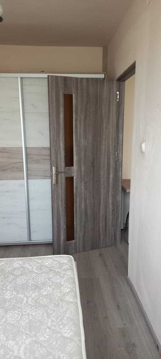 Închirierez apartament cu 2 camere