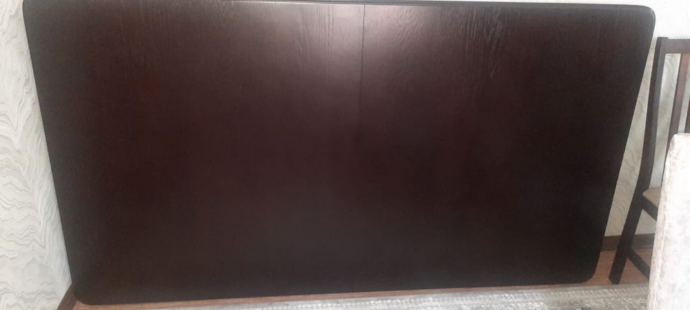 Продается стол красное дерево