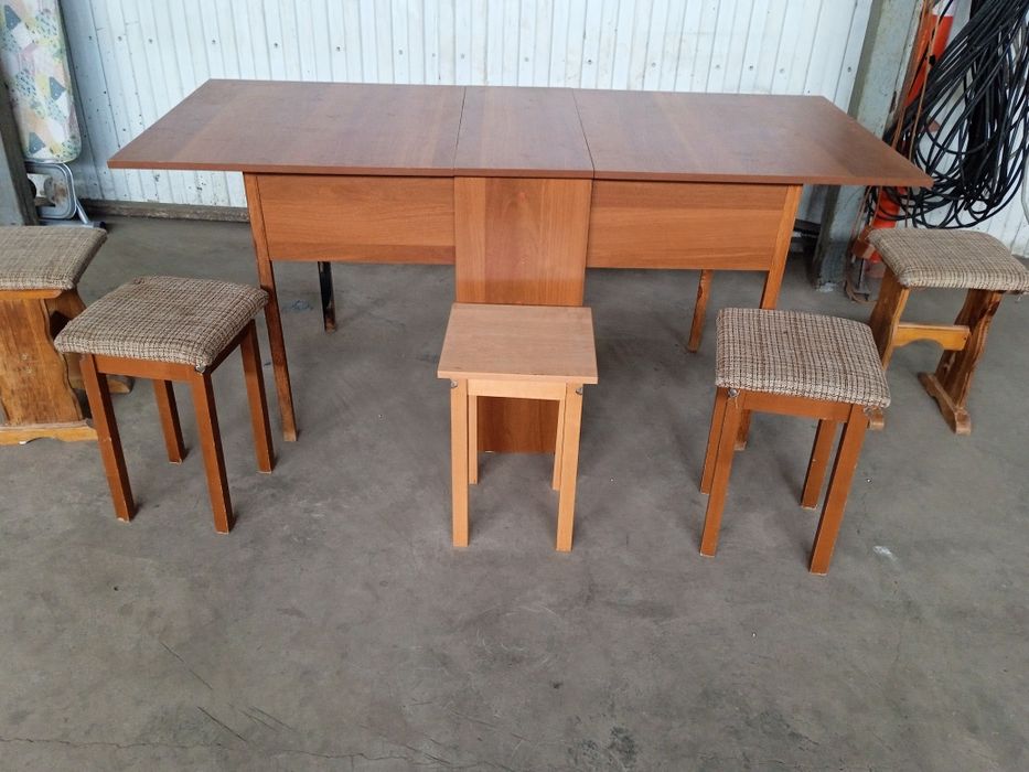 Продам стол книжка+5табуреток
