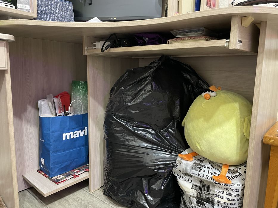 Продам компьютерный стол б/у