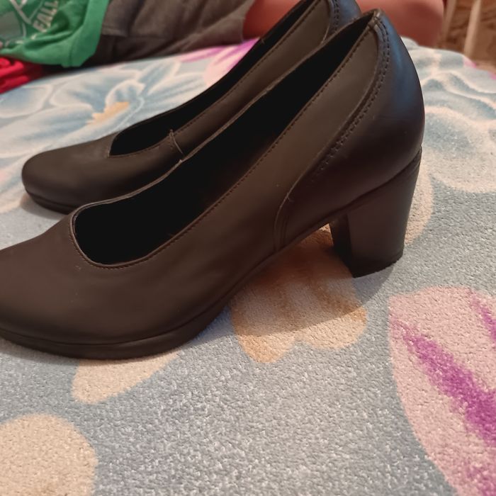 Продам туфли женские новые